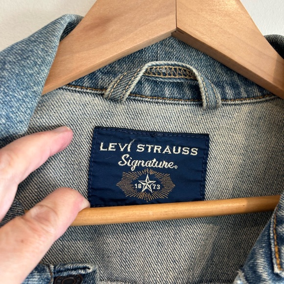 VINTAGE LEVIS STRAUSS SIGNATURE BRAND TRUCKER JACKET IN GREAT CONDITION.SZ MED - Picture 3 of 5